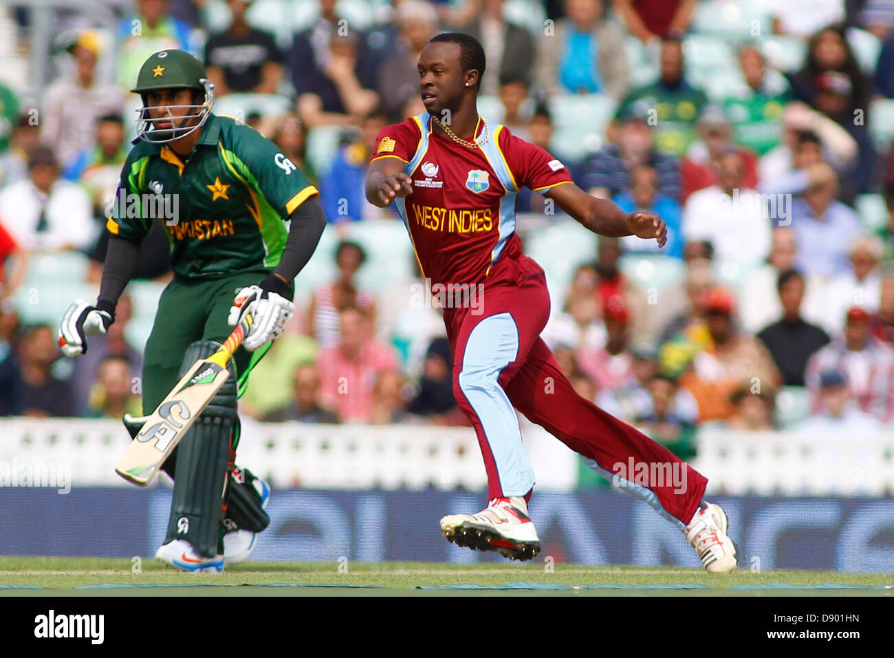 Londres, ANGLETERRE - 07 juin : West Indies Kemar Roach au cours de l'ICC Champions trophy match de cricket international entre le Pakistan et les Antilles à l'Oval Cricket Ground le 07 juin 2013 à Londres, en Angleterre. (Photo de Mitchell Gunn/ESPA) Banque D'Images