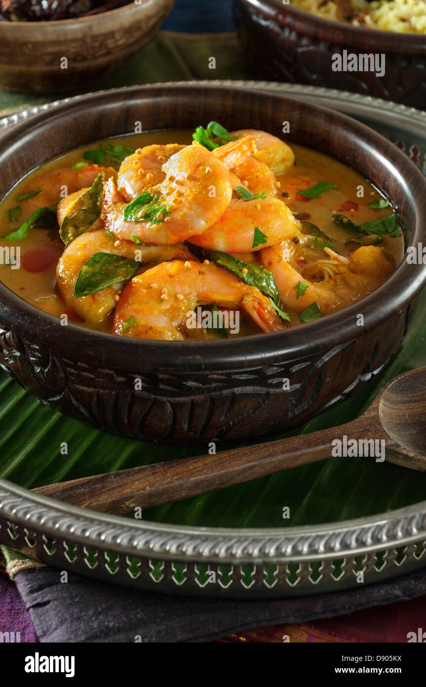Chettinad gambas au curry. Les crevettes cuites avec des feuilles de cari, le tamarin et la noix de coco. Tamil Nadu India Food Banque D'Images