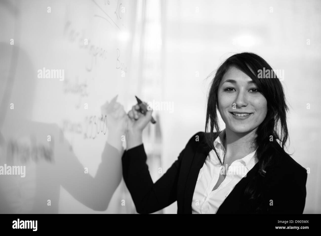 Portrait de femme écrit sur un tableau blanc Banque D'Images