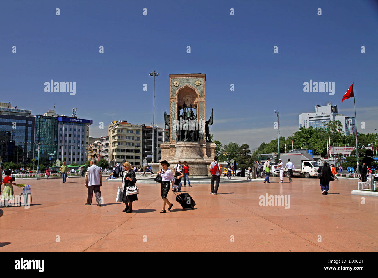 MONUMENT DE LA RÉPUBLIQUE la place Taksim Istanbul TURQUIE 22 Mai 2012 Banque D'Images