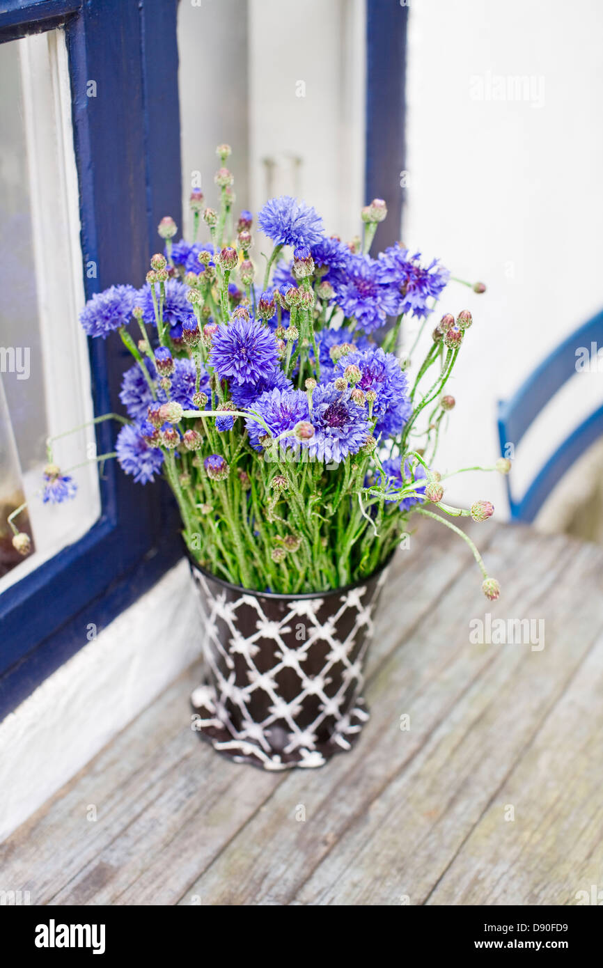 Vase de fleurs sur table Banque D'Images