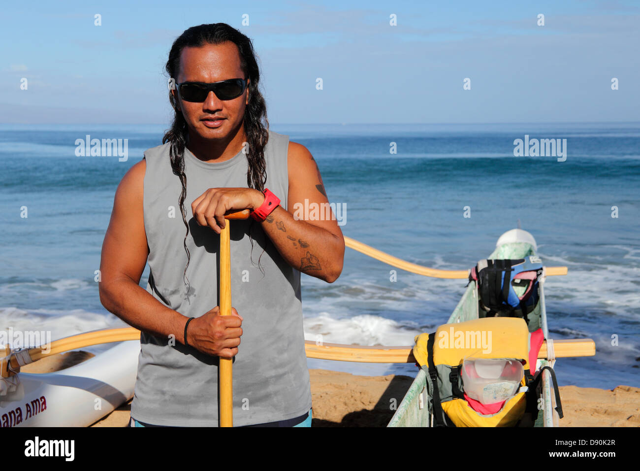 Guide de pirogues à Kaanapali Beach au nord près de l'hôtel Westin Kaanapali Ocean Resort Villas au Nord de Maui Banque D'Images