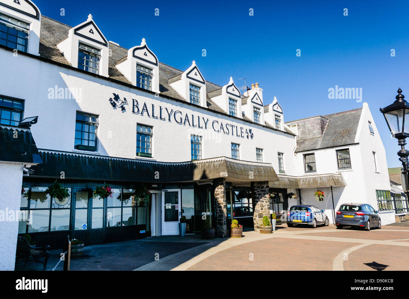 Ballygally Castle Hotel, Larne. Partie de la Groupe d'Hastings Hôtels en Irlande du Nord, et supposément hantée par un grand nombre de fantômes. Banque D'Images