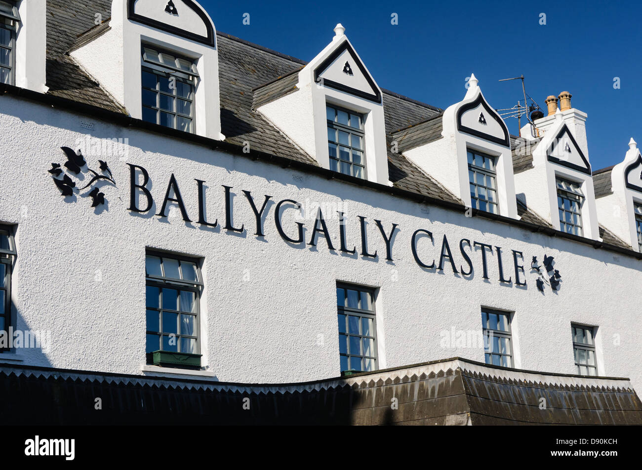 Ballygally Castle Hotel, Larne. Partie de la Groupe d'Hastings Hôtels en Irlande du Nord, et supposément hantée par un grand nombre de fantômes. Banque D'Images