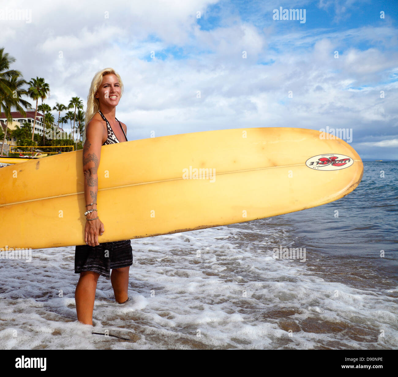 Surfer à Lahaina, Maui Banque D'Images