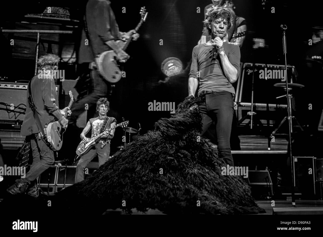 Toronto, Ontario, Canada. 6 juin 2013. KEITH RICHARDS, Ron Wood et Mick Jagger des Rolling Stones, en tournée dans leur 50e année de jouer en tant que groupe, exercer leur magie au Centre Air Canada Crédit : ZUMA Press, Inc./Alamy Live News Banque D'Images