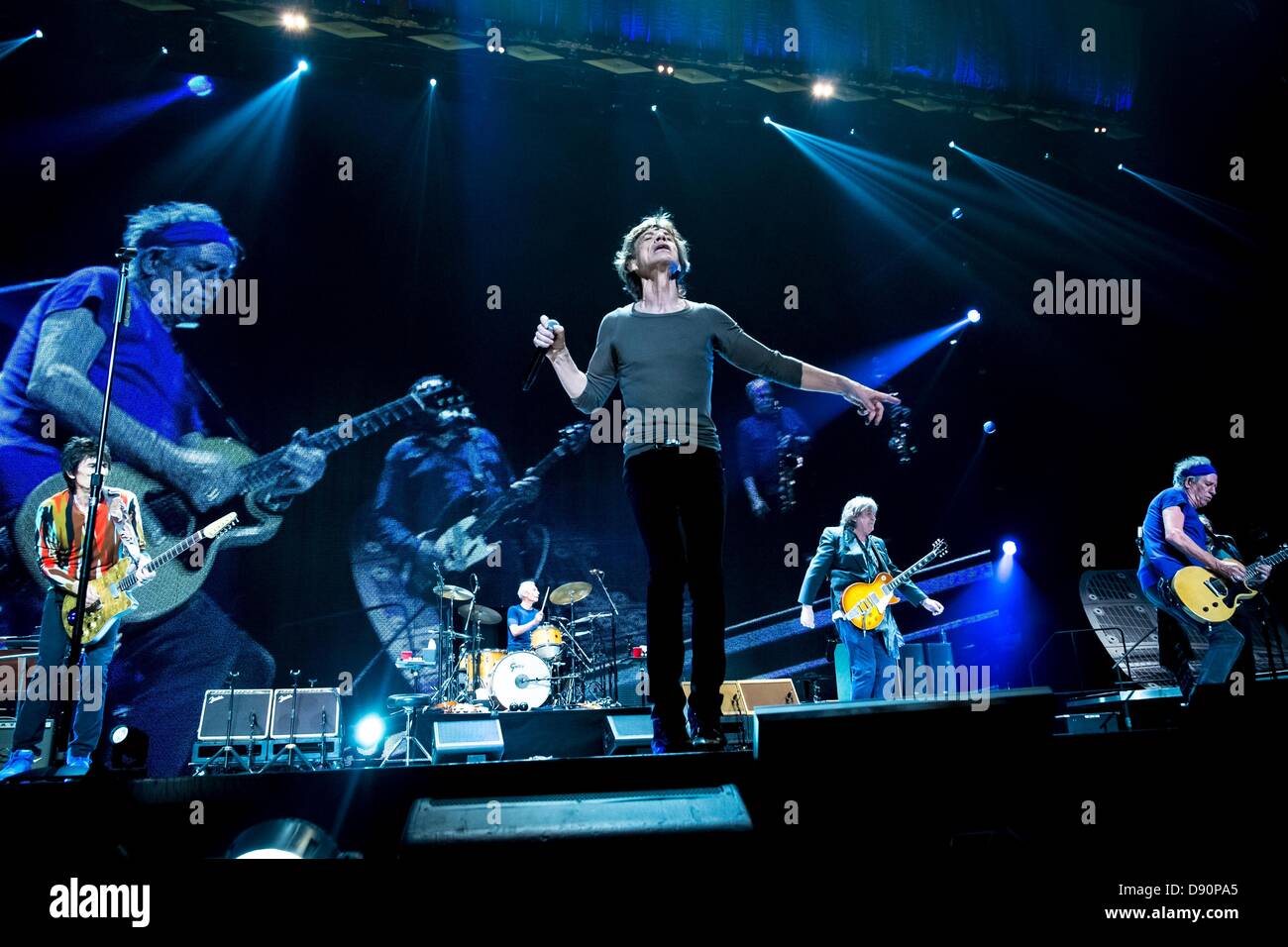 Toronto, Ontario, Canada. 6 juin 2013. KEITH RICHARDS, Mick Jagger, Ron Wood et Mick Taylor des Rolling Stones, en tournée dans leur 50e année de jouer en tant que groupe, exercer leur magie au Centre Air Canada Crédit : ZUMA Press, Inc./Alamy Live News Banque D'Images