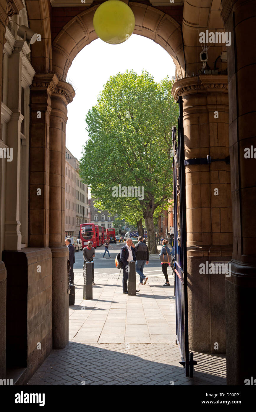 Arche à l'entrée de la gare de Marylebone, Londres, Angleterre. Banque D'Images