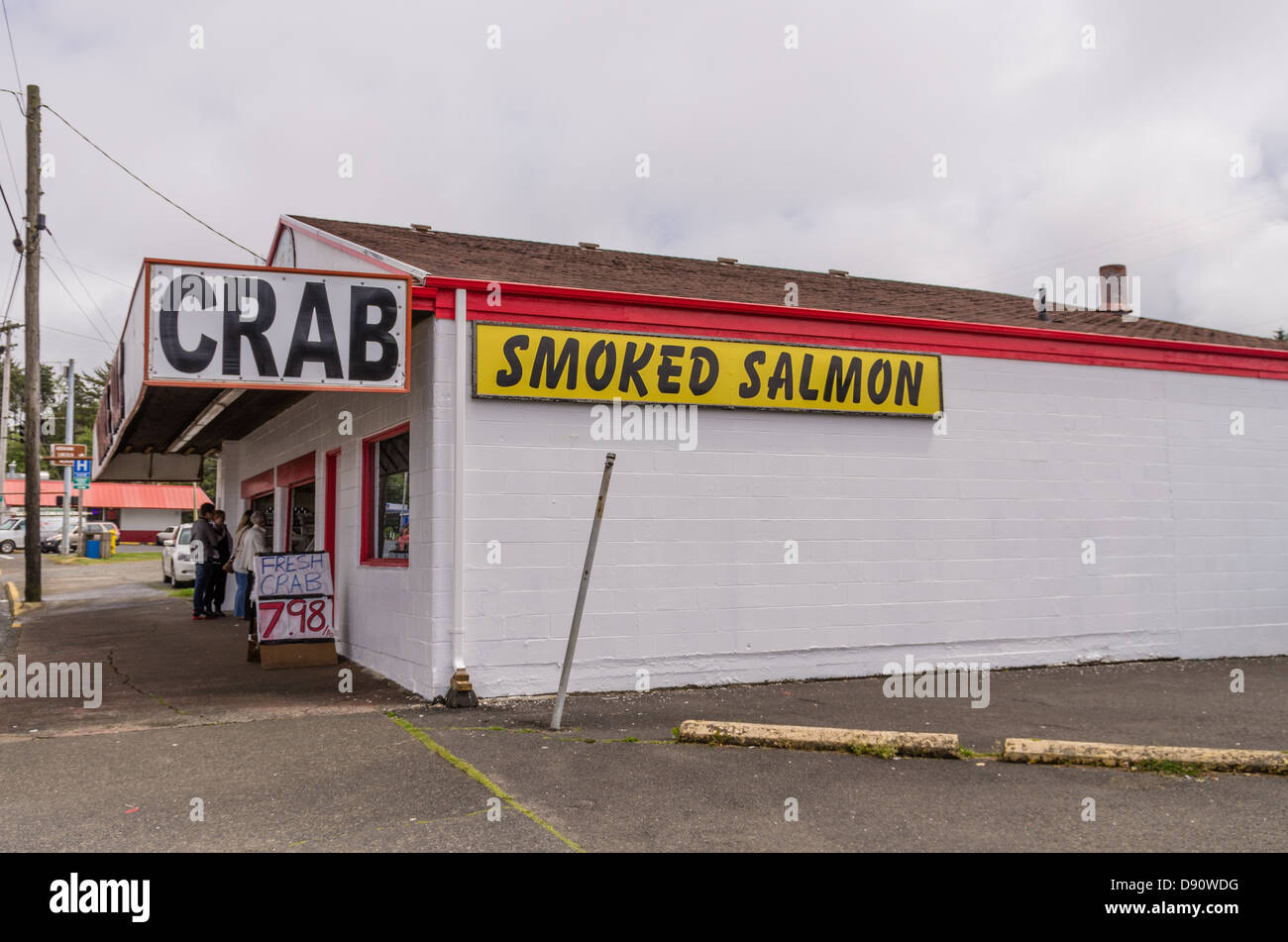 Barnacle Bill's Seafood Market fournit des pris des fruits de mer locaux. Lincoln City, Oregon, USA Banque D'Images