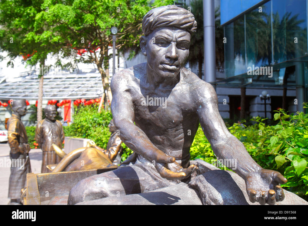 Singapore Singapore River, Boat Quay, grandeur nature, statue de bronze, art public, homme asiatique hommes hommes, travailleur au quai, ouvriers, Sing1305559 Banque D'Images