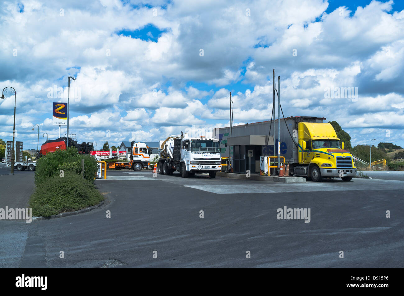 dh TRANSPORT NOUVELLE-ZÉLANDE Station de gaz de remplissage diesel essence de camion Banque D'Images