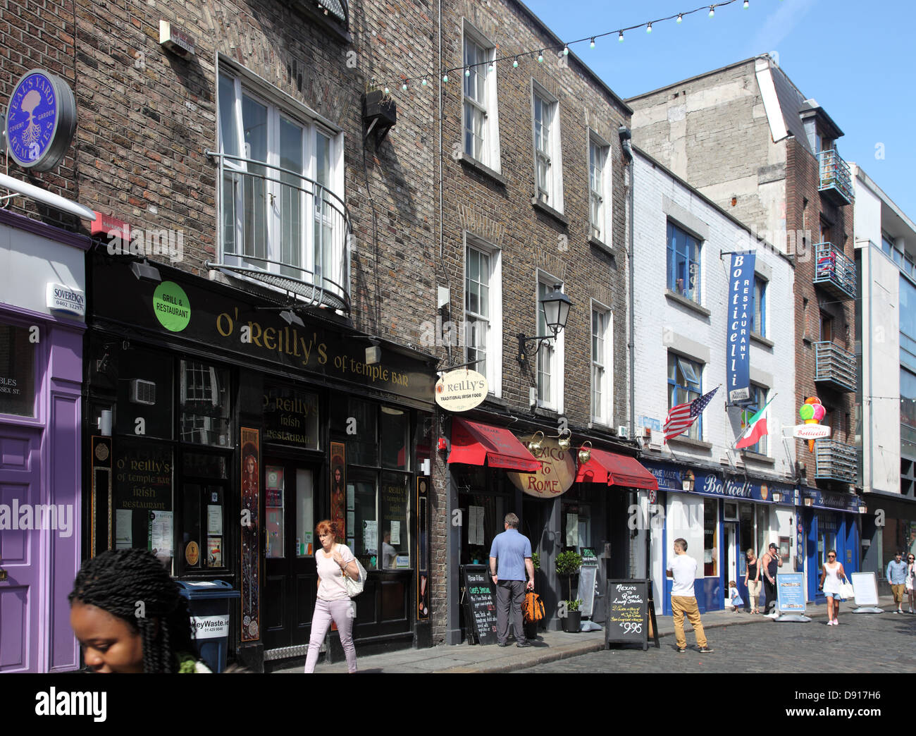 Temple Bar de jour d'été, la rive gauche de Dublin, Irlande trimestre Banque D'Images