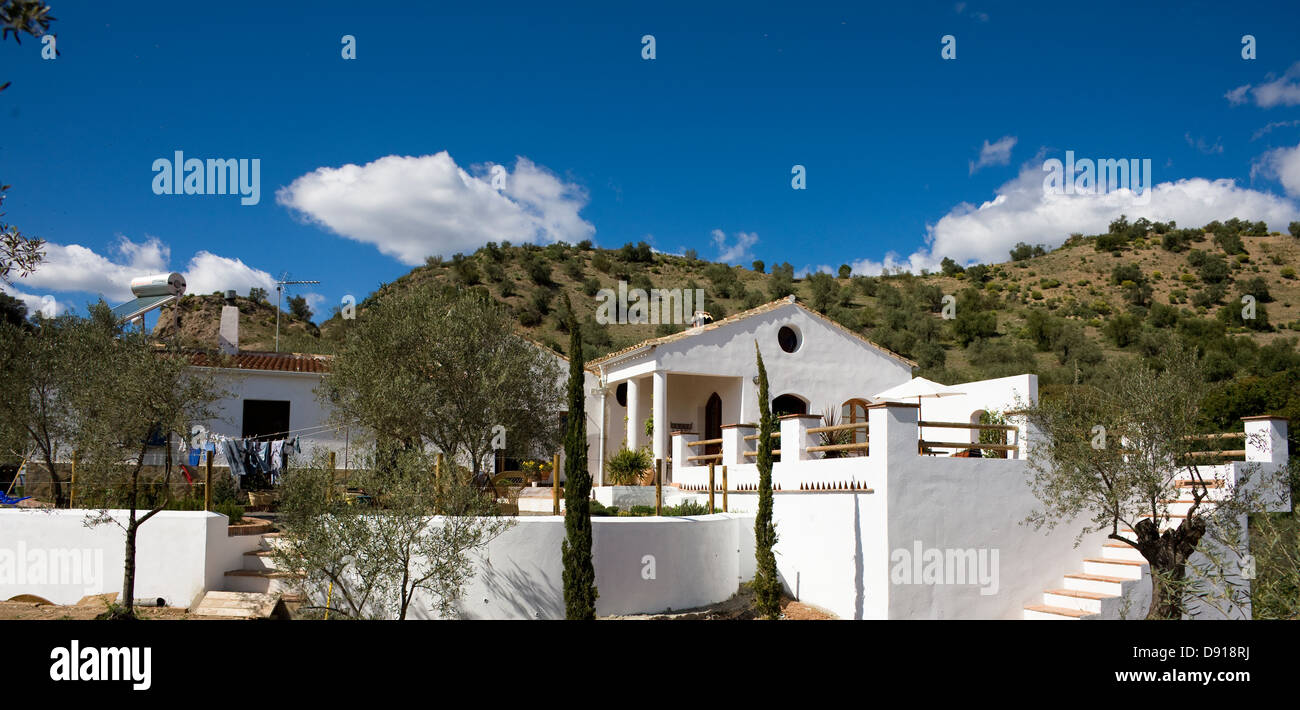 Les escaliers d'une maison blanchie à la chaux, de l'Espagne. Banque D'Images