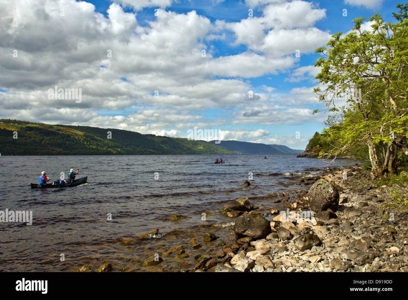 Les canoéistes sur le Loch Ness en Écosse INVERNESSHIRE Banque D'Images