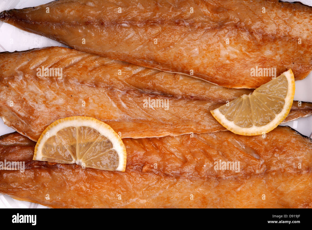 Le maquereau fumé sur une plaque Banque D'Images