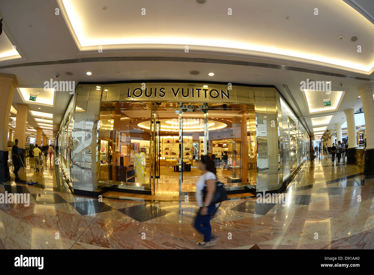 Louis Vuitton shop, centre commercial Mall of the Emirates, DUBAÏ ...