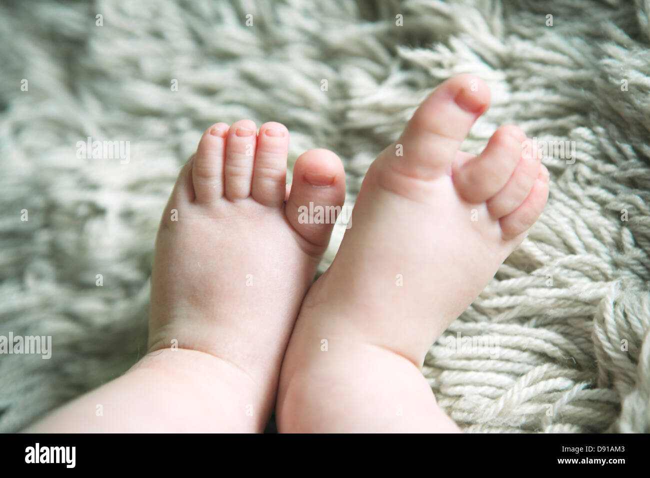 Les enfants nus pieds, close-up, en Suède Photo Stock - Alamy