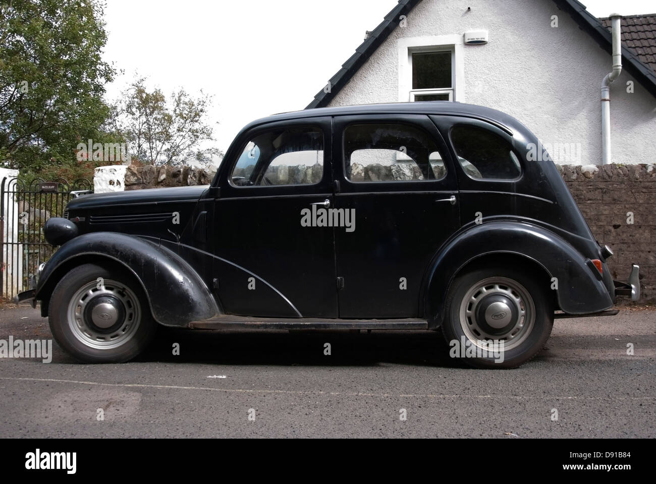 1947 Ford noir ancien préfet E93Un salon de voiture Banque D'Images