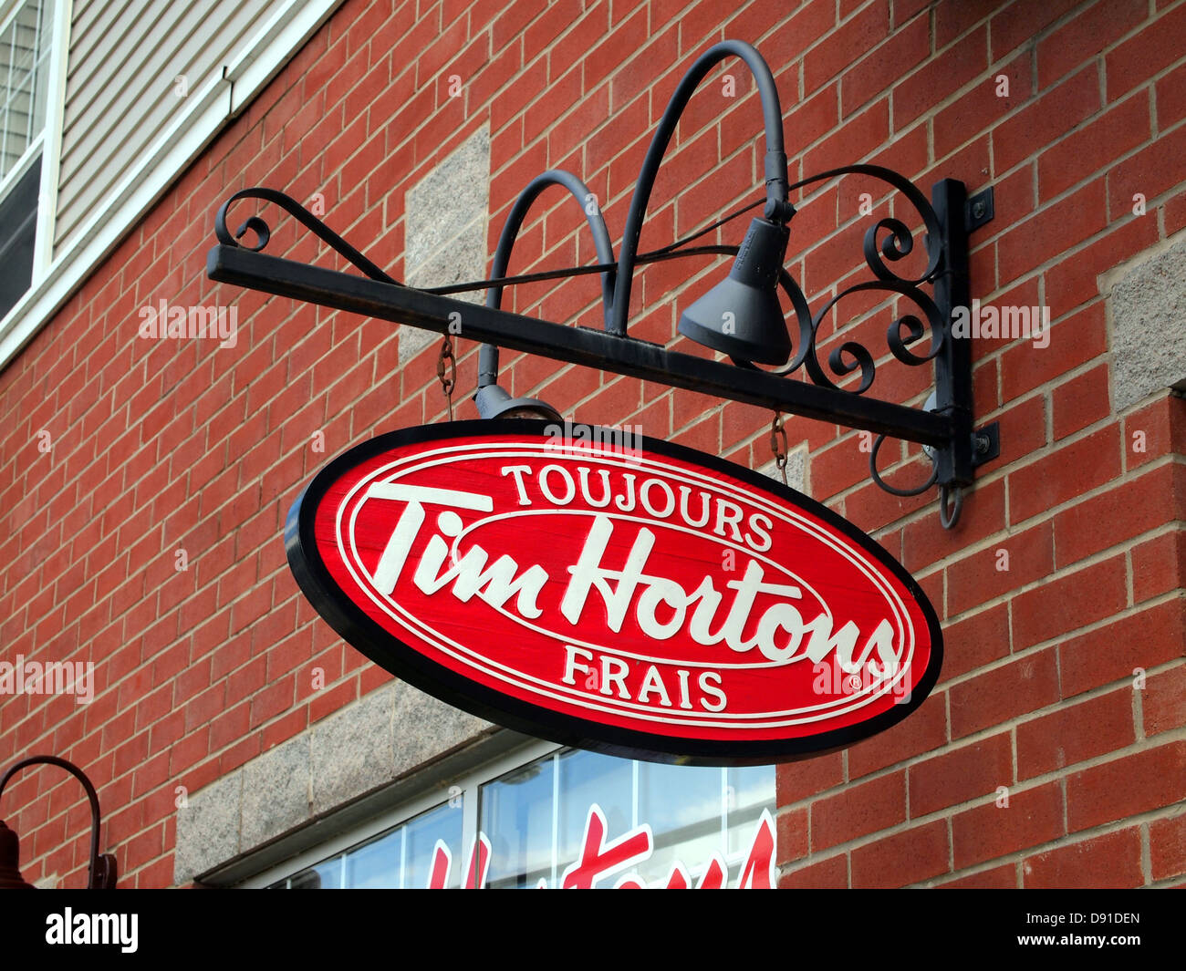 Le café de Tim Hortons et beignerie signe, Canada Banque D'Images