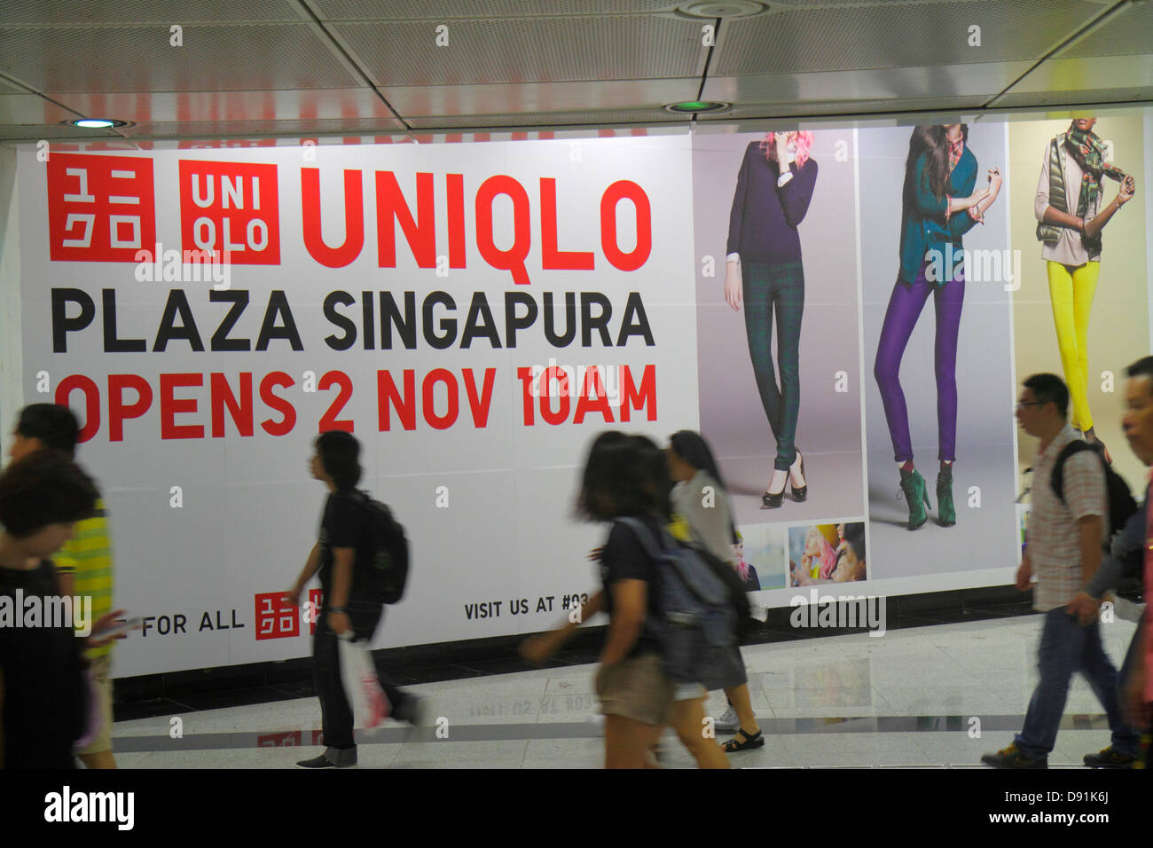 Singapour,Dhoby Ghaut MRT Station,North South Line,métro,transports en commun,riders,navetteurs,panneau,publicité,publicité publicitaire publicitaire Banque D'Images
