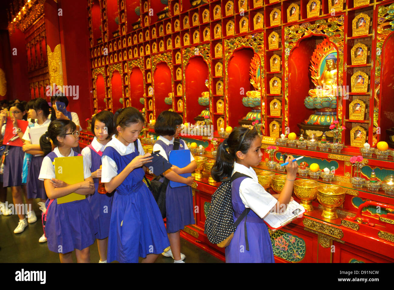 Singapour, Chinatown, Buddha Tooth Relic Temple & Museum, sanctuaire, religieux, filles asiatiques, filles enfants femmes élèves, champ, classe, voyage, école Banque D'Images