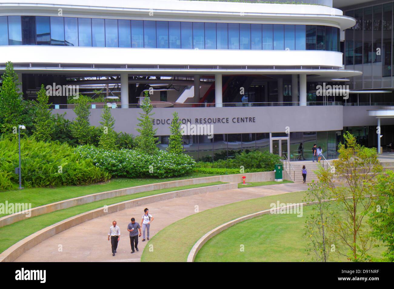 Université nationale de Singapour nus,ville universitaire,école,étudiants,campus,asiatique homme hommes,femme femmes,Ressources éducatives Banque D'Images