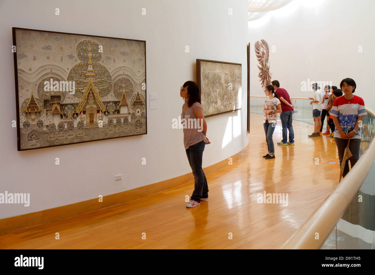 Thaïlande,Thai,Bangkok,Pathum WAN,Rama 1 Road,Bangkok Art & Culture Center,centre,art contemporain,musée,intérieur,galerie,asiatique femme,teen te Banque D'Images