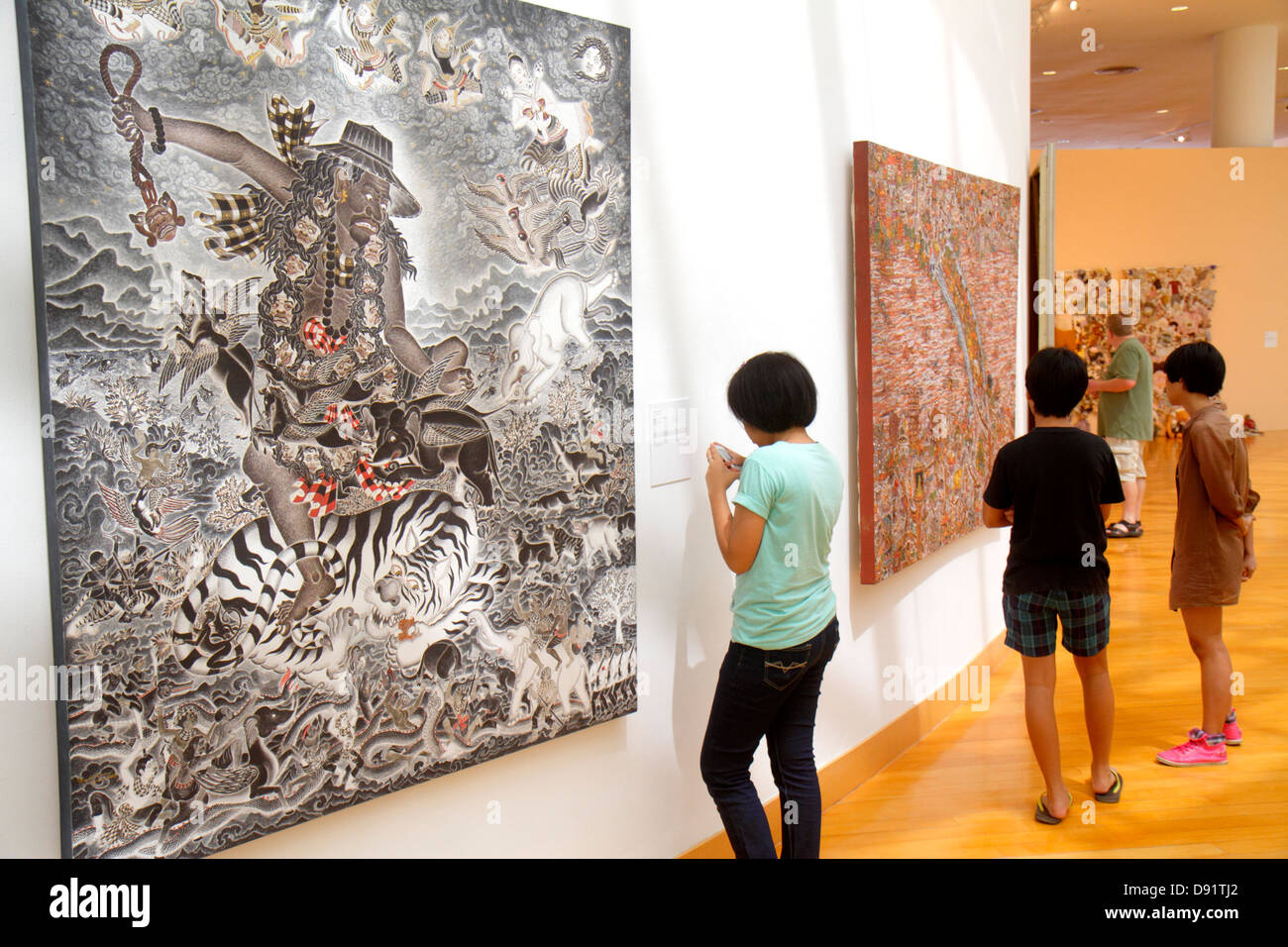 Thaïlande,Thai,Bangkok,Pathum WAN,Rama 1 Road,Bangkok Art & Culture Center,centre,art contemporain,musée,intérieur,galerie,asiatique femme,teen te Banque D'Images