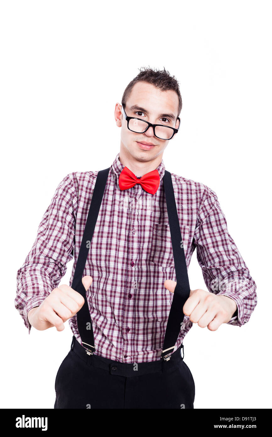 Portrait de nerd man showing his bretelles, isolé sur fond blanc Banque D'Images
