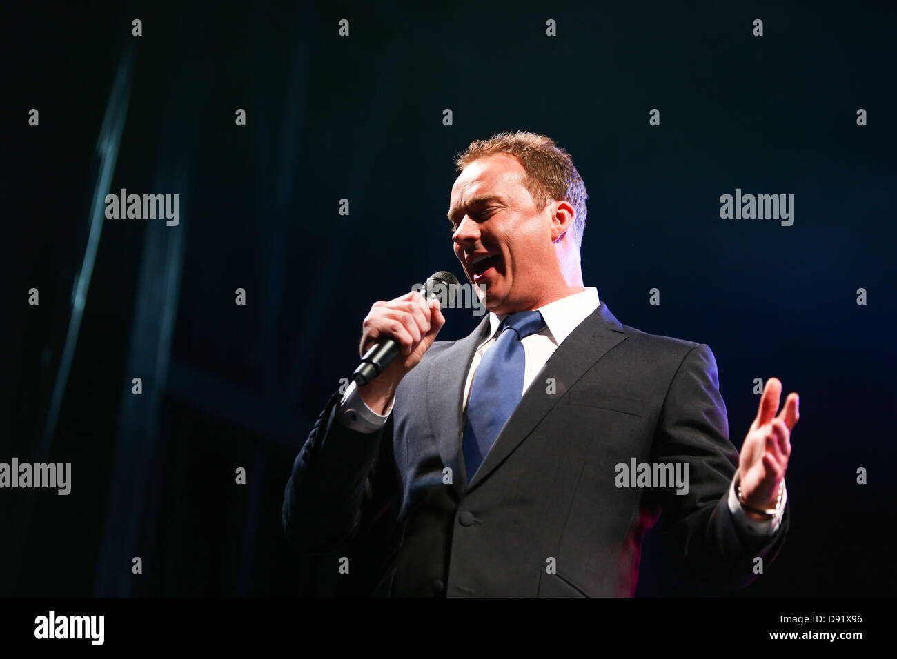 Liverpool, Royaume-Uni. 8 juin, 2013. Radio lisse : l'amour de la musique en direct sur les quais. Russell Watson effectue lors de l'événement le samedi 8 juin 2013 à Liverpool. Crédit : Christopher Middleton/Alamy Live News Banque D'Images