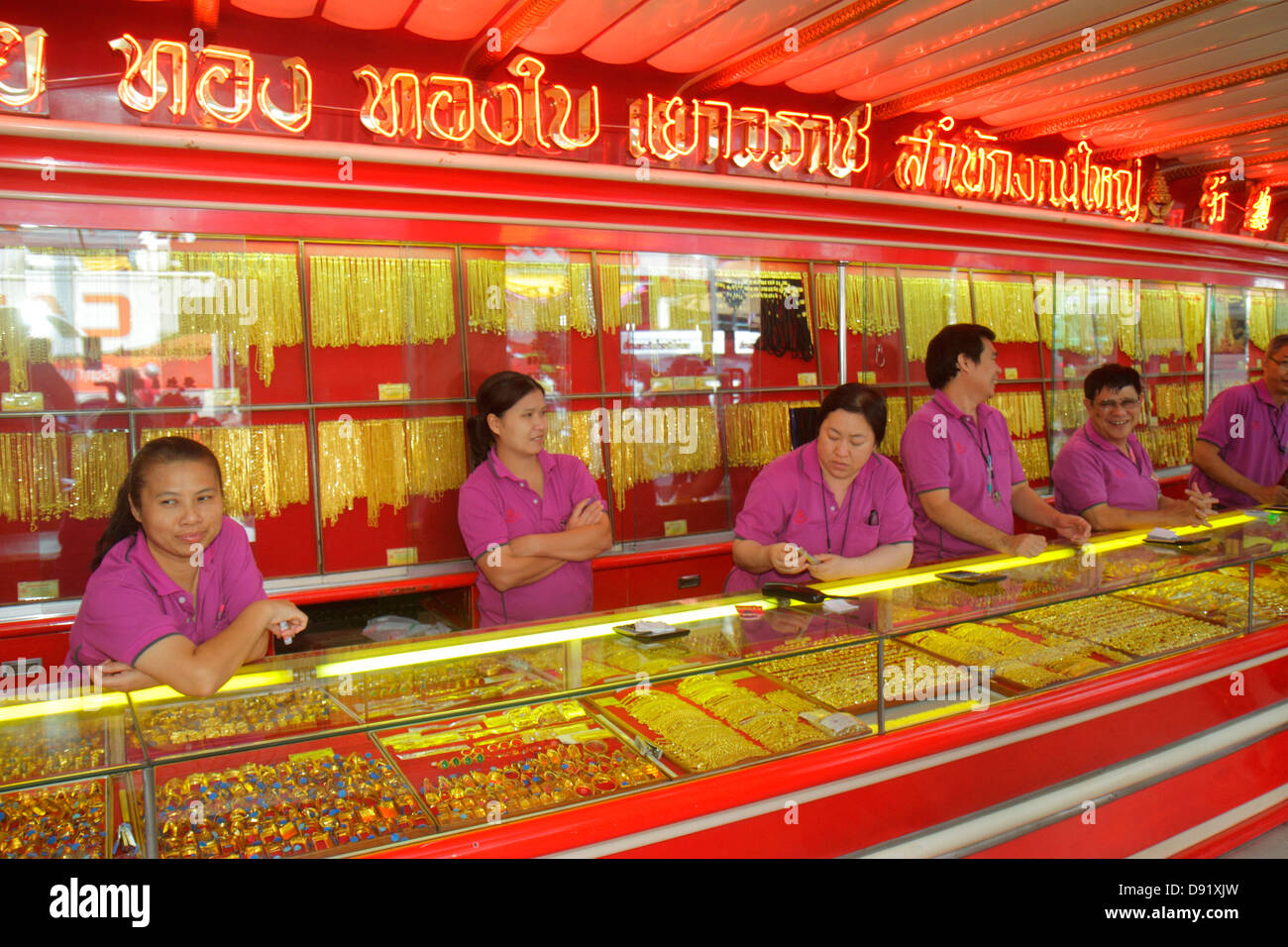 Bangkok thailand jewelry shop in Banque de photographies et d'images à  haute résolution - Alamy