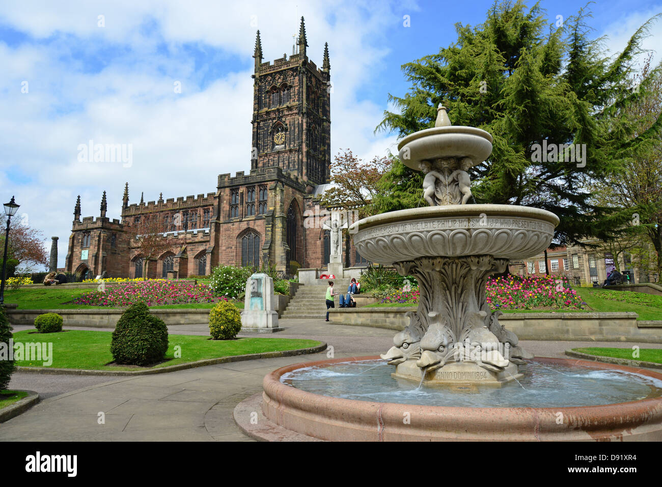 St Peter's Collegiate Church et jardins, Wolverhampton, West Midlands, England, United Kingdom Banque D'Images