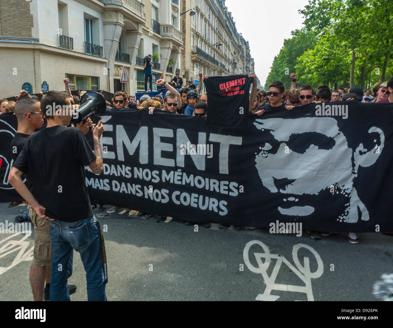 Paris, France. Foule, extrême gauche, Anti-Fa des manifestants, à la démonstration à la mémoire du militant de gauche assassiné, Clément Méric. Banque D'Images