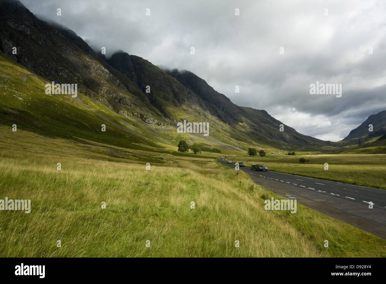 L'A82 traverse Glen Coe dans les highlands écossais Banque D'Images