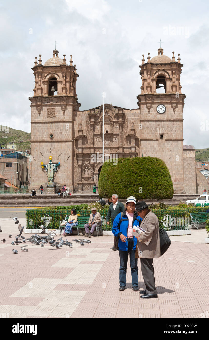 Plaza de Armas, Cathédrale, Puno, Pérou Banque D'Images