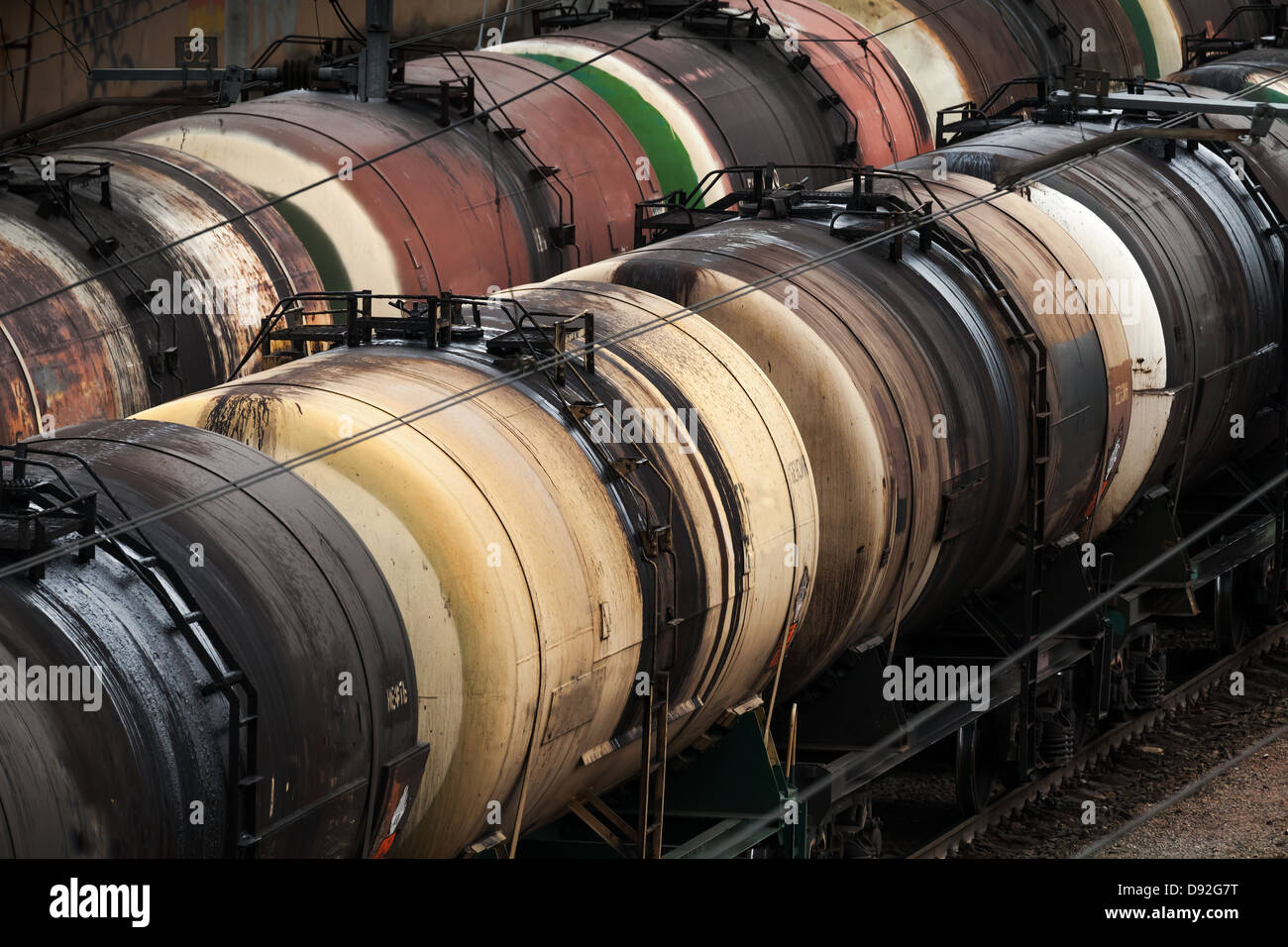 Scène de chemin de fer avec des trains de réservoirs d'huile Banque D'Images