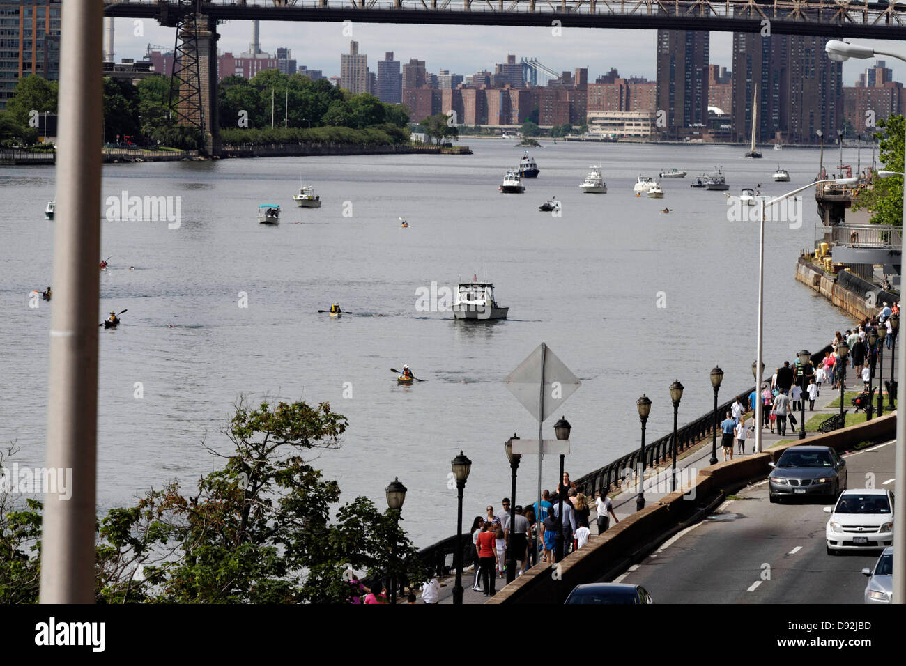 NEW YORK CITY, USA. 8 juin, 2013. Scène générale du champ de l'île de Manhattan 2013 Marathon de natation font leur chemin jusqu'à la Rive orientale Crédit : Trevor Collens/Alamy Live News Banque D'Images