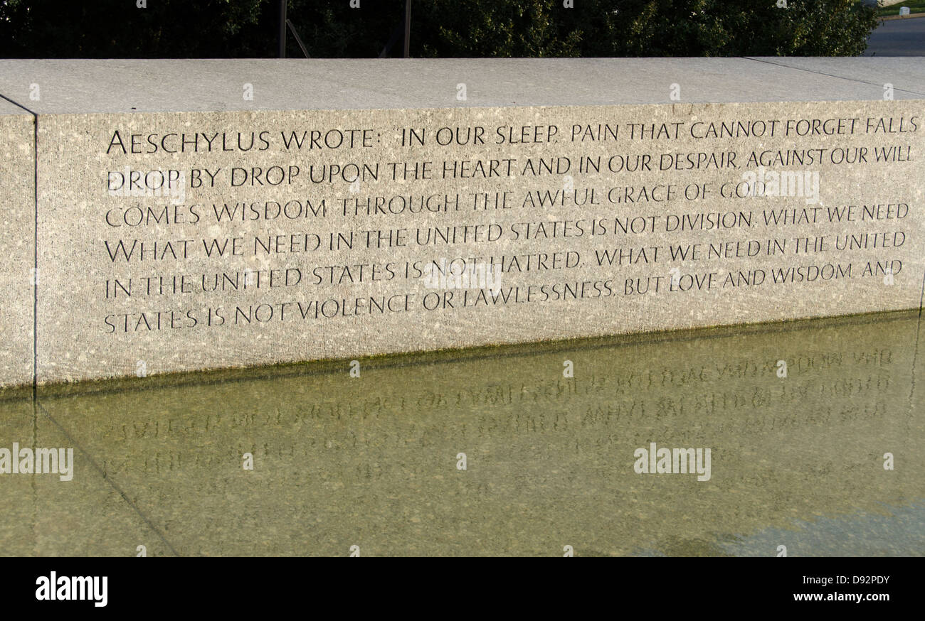 Citation Gravee Dans La Pierre Dans Le Cimetiere D Arlington Memorial Photo Stock Alamy