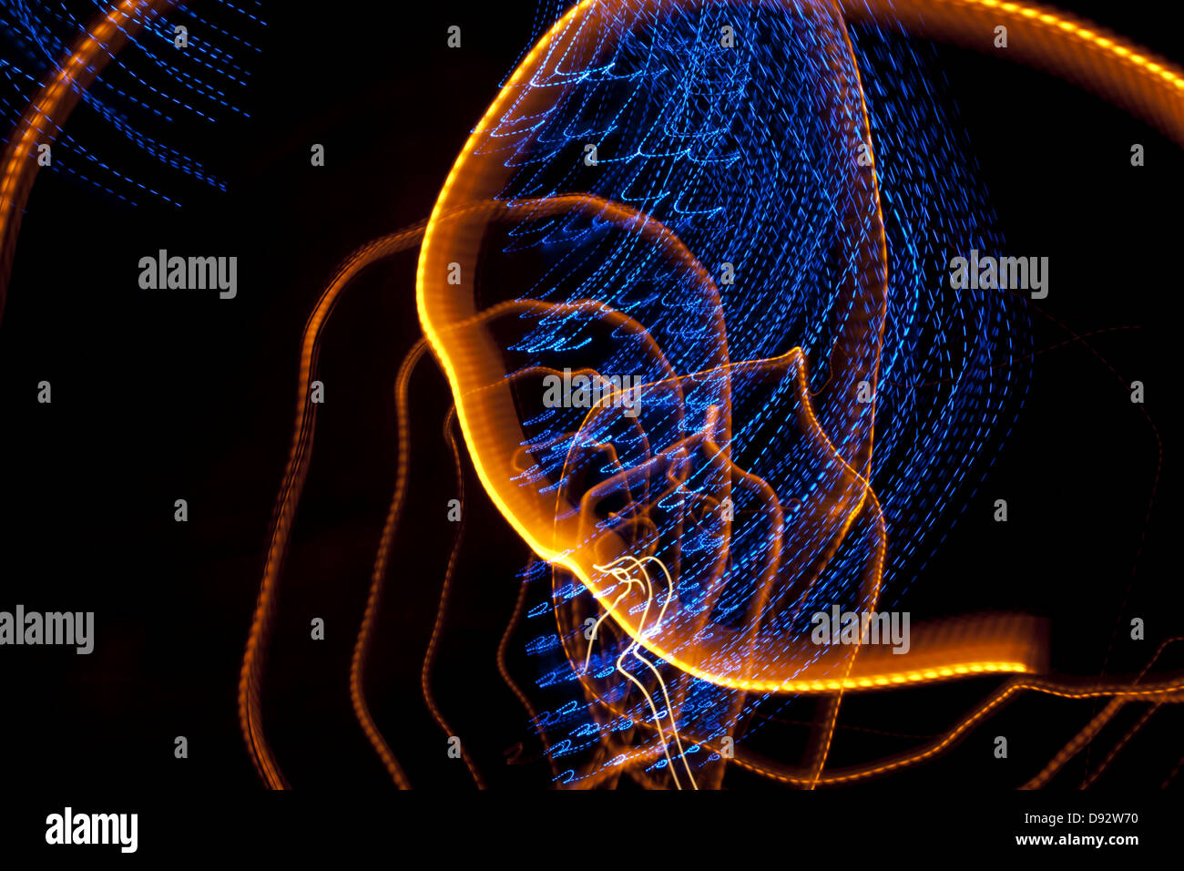 Motifs abstraits de bleu et orange light trails Banque D'Images