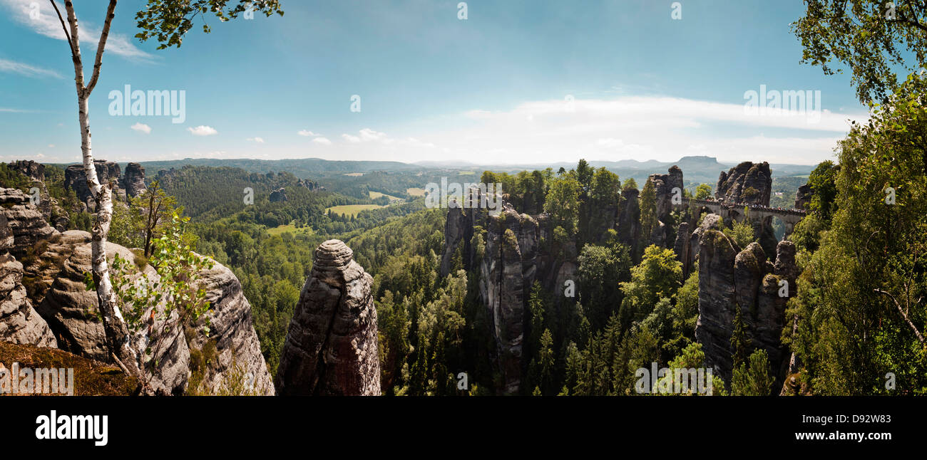 Pont de la Bastei et montagnes de grès de l'Elbe, Bastei, Saxe, Allemagne Banque D'Images