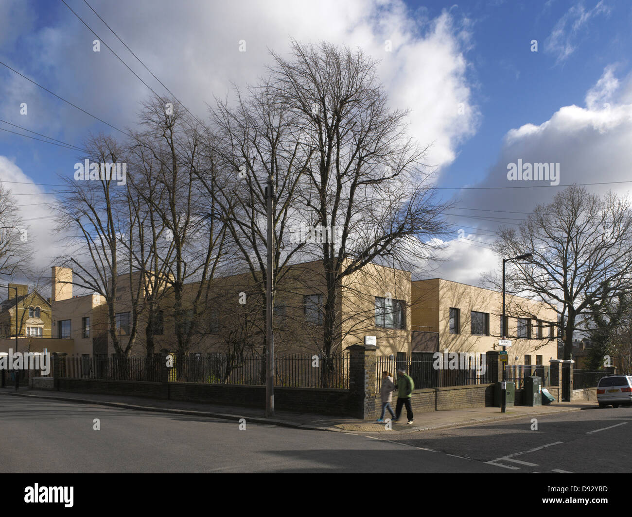 L'École de Newlands, Londres, Royaume-Uni. Architecte : Wright et Wright Architects, 2013. Voir à partir de la rue. Banque D'Images