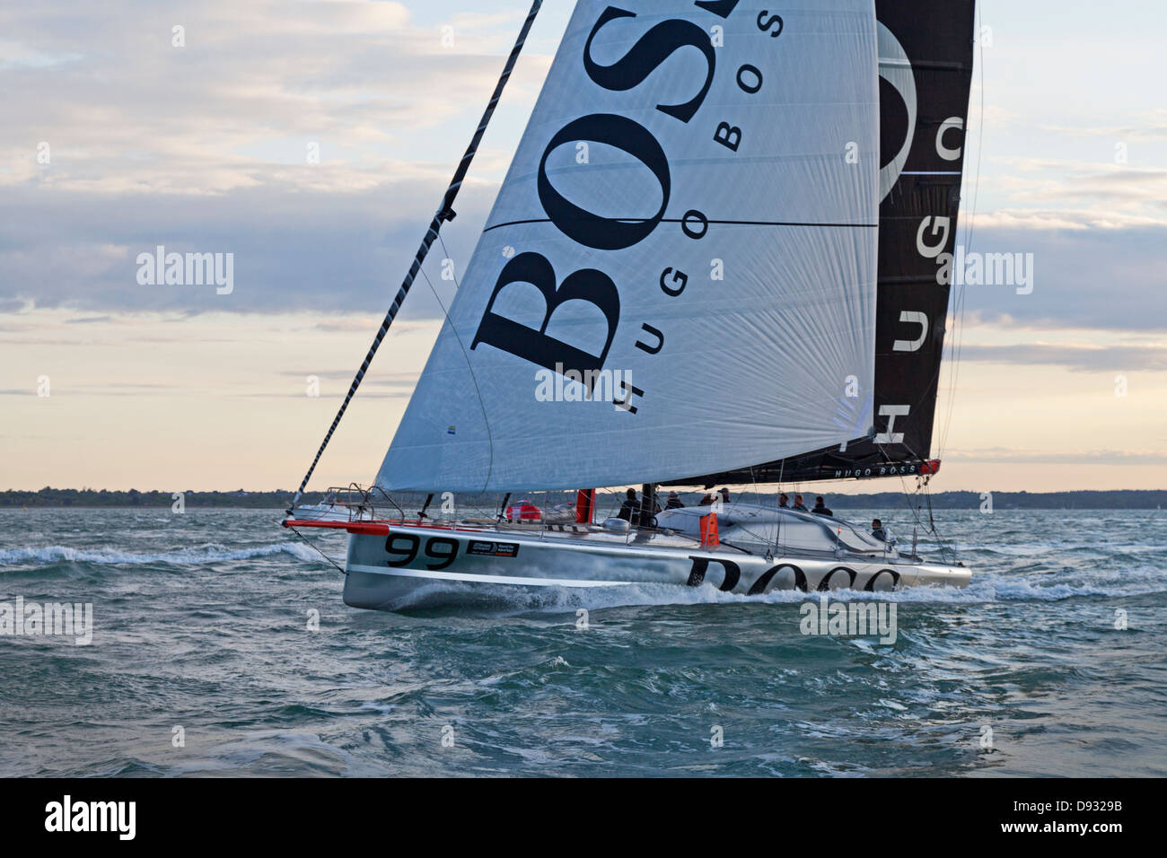 Alex Thomson Racing un monocoque Open 60 dans un bateau de course conçus par Farr Banque D'Images