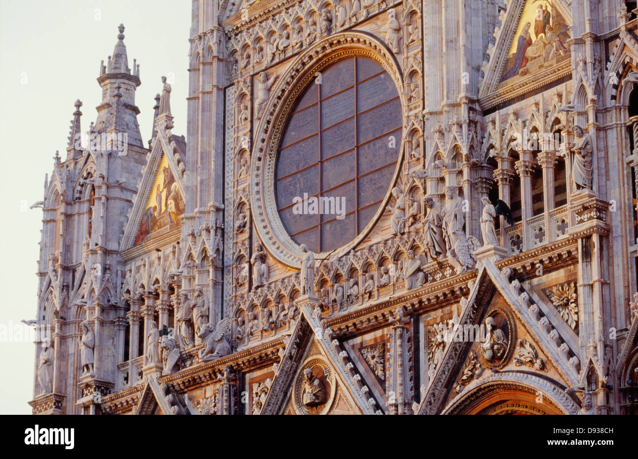 Façade d'un bâtiment très ornementé Banque D'Images