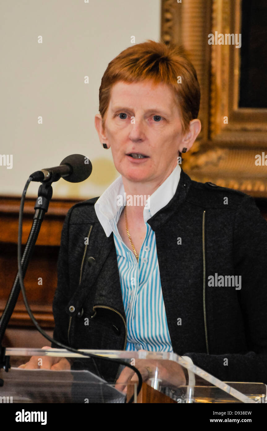 Belfast, Irlande du Nord. 10 juin 2013. Dr Anne Wilson, consultant en matière de protection de la Santé de l'Agence de la santé publique, lors d'un point de presse sur le prochain régime de soins de santé pour le sommet du G8 en Irlande du Nord du 17 au 18 juin 2013 à Enniskillen. Banque D'Images