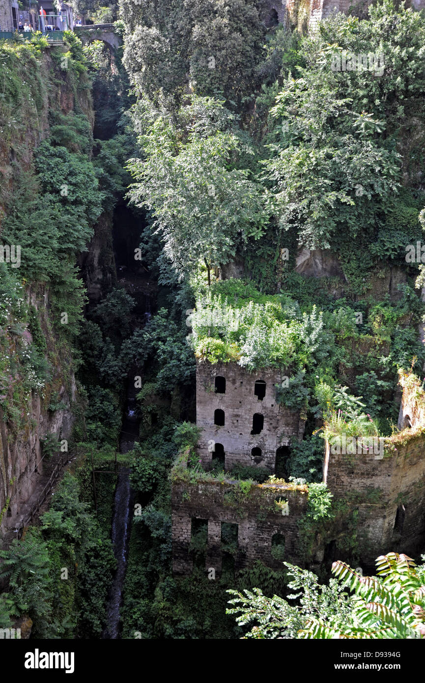 Vue sur la Vallée des Moulins, une ancienne minoterie à Sorrento Banque D'Images