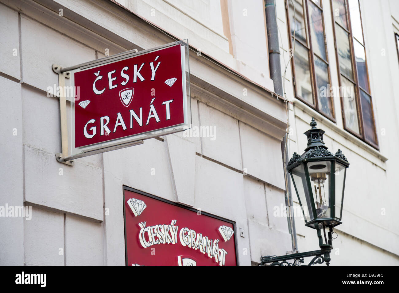 Cesky Granat signe, magasin de vente classiques, rouge foncé, les grenats tchèques et des bijoux à Prague, République Tchèque Banque D'Images