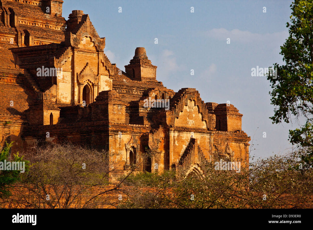 Le 12e siècle DHAMMAYANGYI PAHTO ou temple est le plus grand de Bagan et a probablement été construit par Narathu - Myanmar Banque D'Images