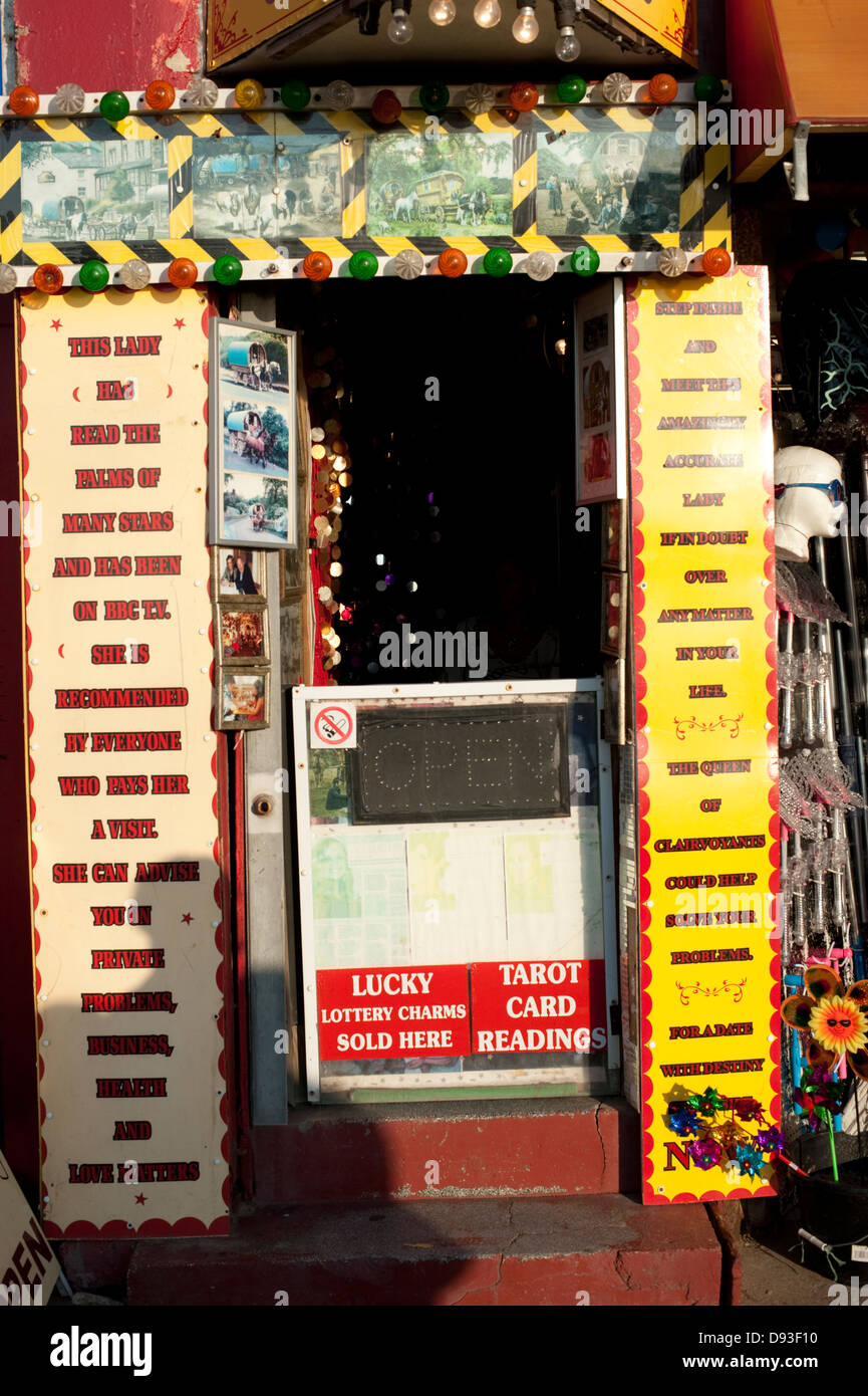 Fortune Teller bord de carte de tarot Blackpool UK Banque D'Images