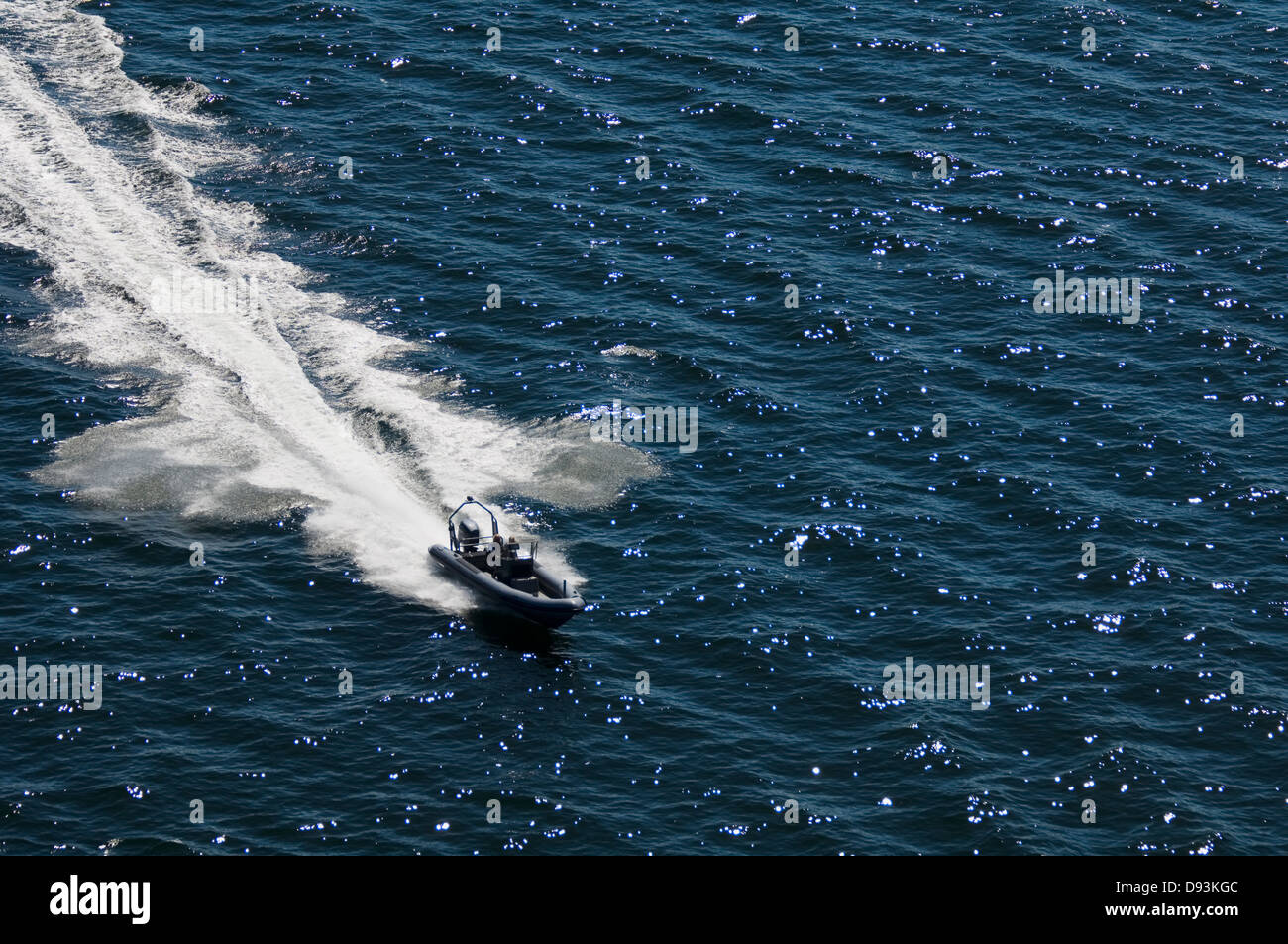 Un bateau gonflable à coque rigide, la mer Baltique. Banque D'Images