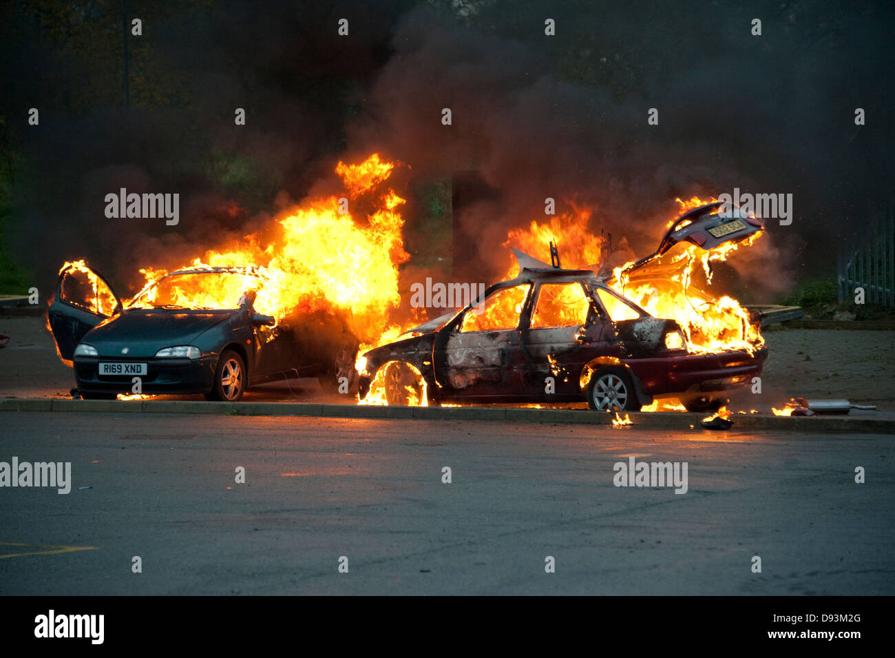 Deux voitures en feu pompier Voiture Banque D'Images